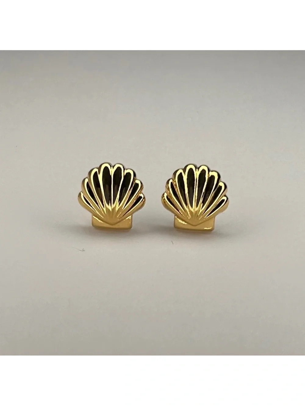 Vintage Monet Signed Gold Tone Shell Pierced Stud Earrings